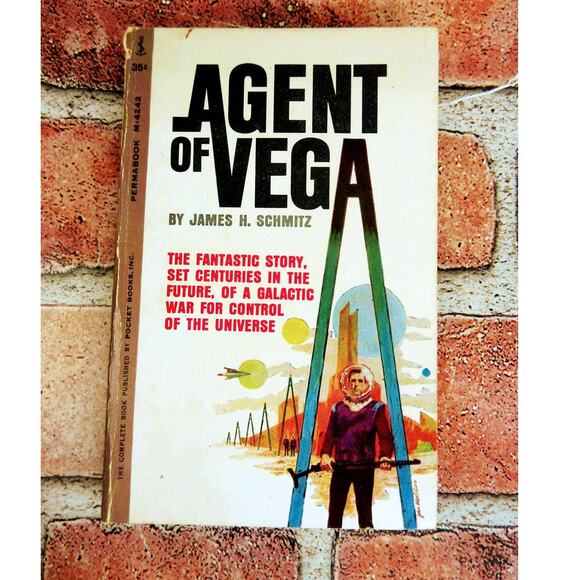 Agent Of Vega James Schmitz Sci-fi Space 1962 Vtg Paperback Book GREAT COVER ART - Picture 1 of 5